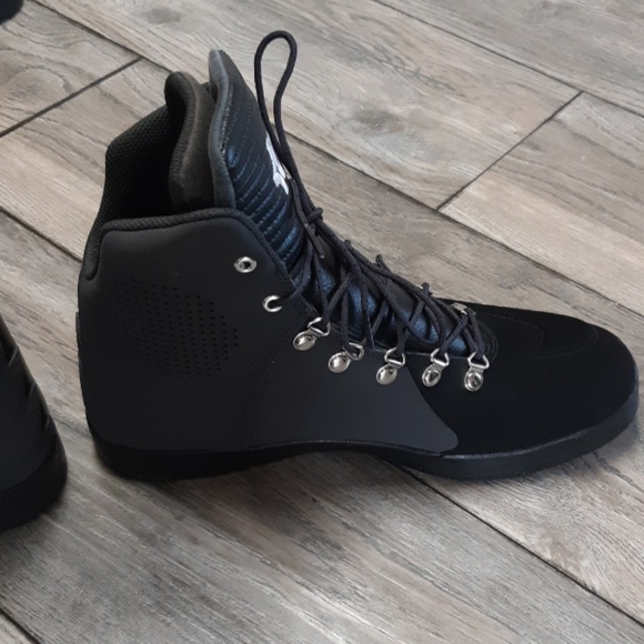 Shoes - Picture 6 of 7